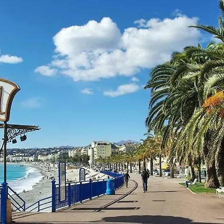 Charme Mediterraneen Votre Pied A Terre Au Coeur Du Port De Niza
