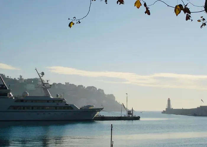 Apartment Charme Mediterraneen Votre Pied A Terre Au Coeur Du Port De Nice