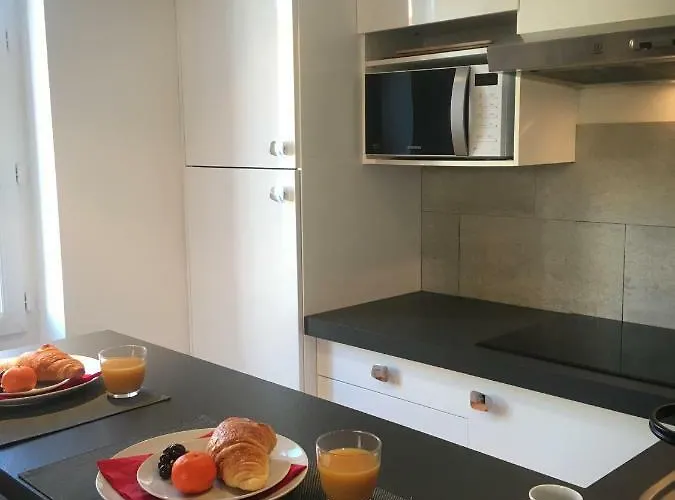 Apartment Charme Mediterraneen Votre Pied A Terre Au Coeur Du Port De