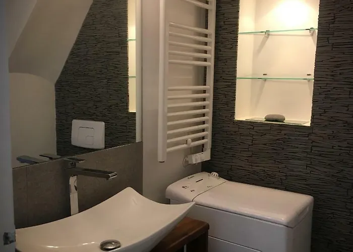 Apartment Charme Mediterraneen Votre Pied A Terre Au Coeur Du Port De Nice
