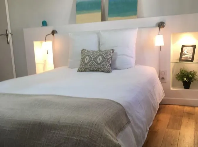 Charme Mediterraneen Votre Pied A Terre Au Coeur Du Port De