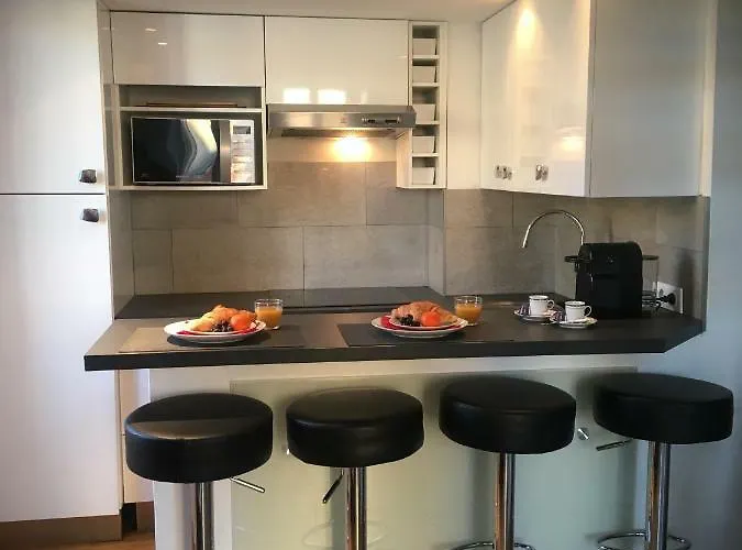 Charme Mediterraneen Votre Pied A Terre Au Coeur Du Port De Nice