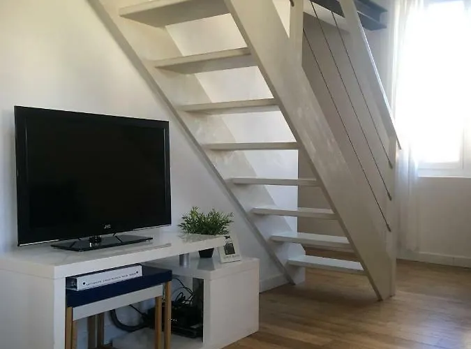 Charme Mediterraneen Votre Pied A Terre Au Coeur Du Port De Apartment
