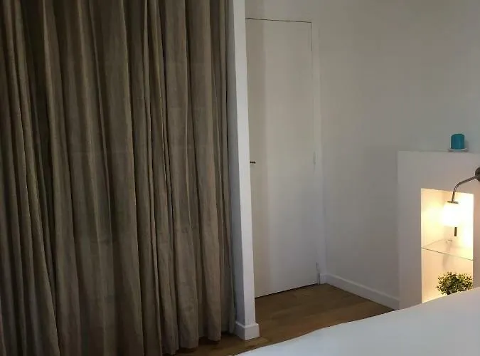 Charme Mediterraneen Votre Pied A Terre Au Coeur Du Port De Nice