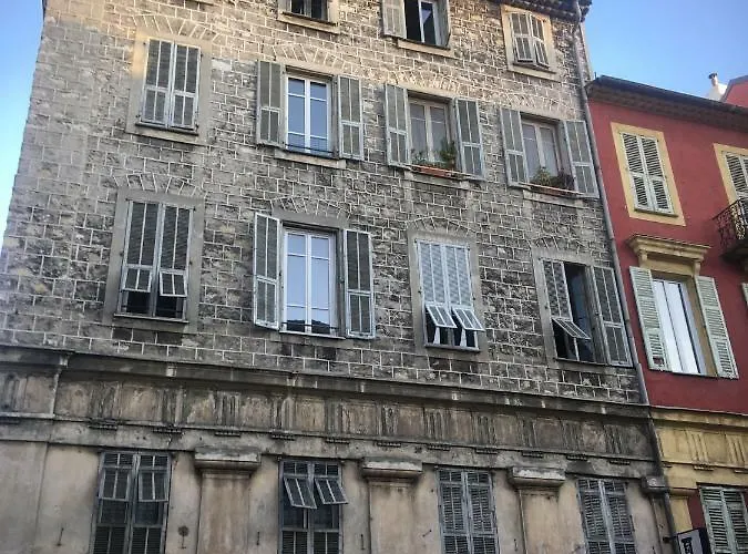 Apartment Charme Mediterraneen Votre Pied A Terre Au Coeur Du Port De Nice