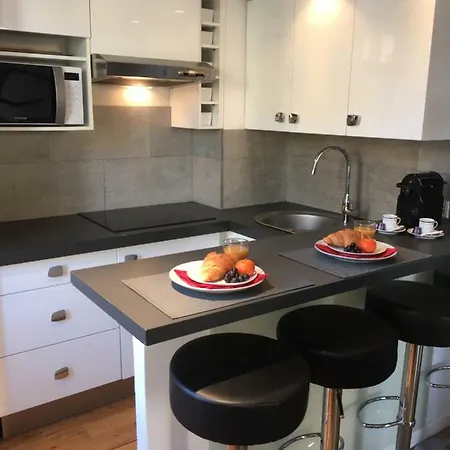 Daire Charme Mediterraneen Votre Pied A Terre Au Coeur Du Port De Nice