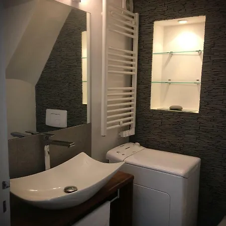 Daire Charme Mediterraneen Votre Pied A Terre Au Coeur Du Port De Nice