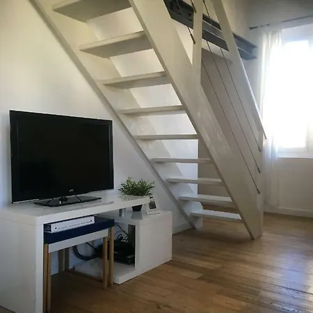 Charme Mediterraneen Votre Pied A Terre Au Coeur Du Port De Daire