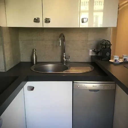 Charme Mediterraneen Votre Pied A Terre Au Coeur Du Port De Nice