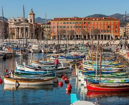 Charme Mediterraneen Votre Pied A Terre Au Coeur Du Port De